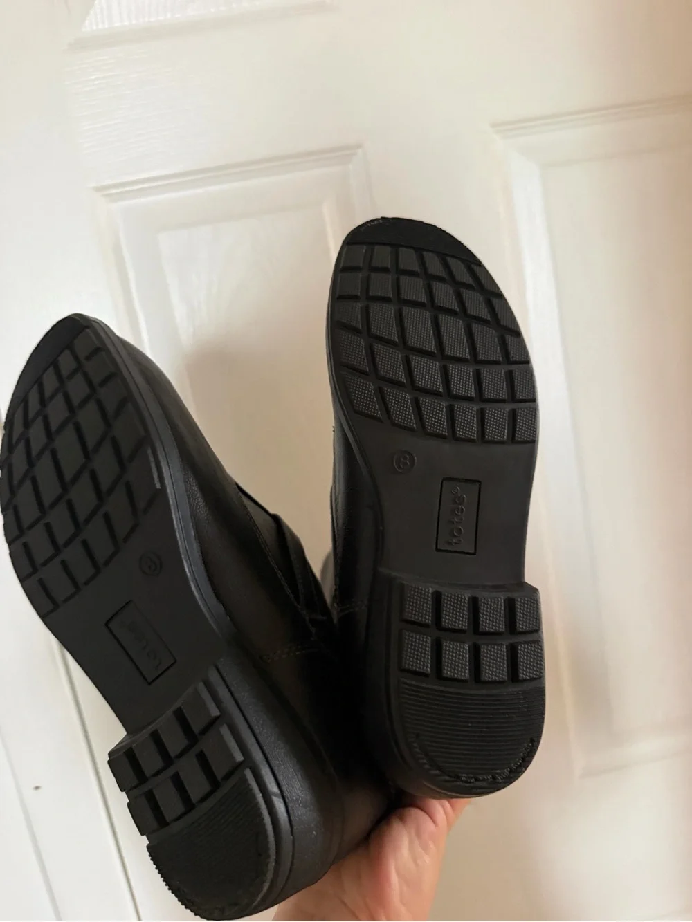 Women’s black totes boots 8